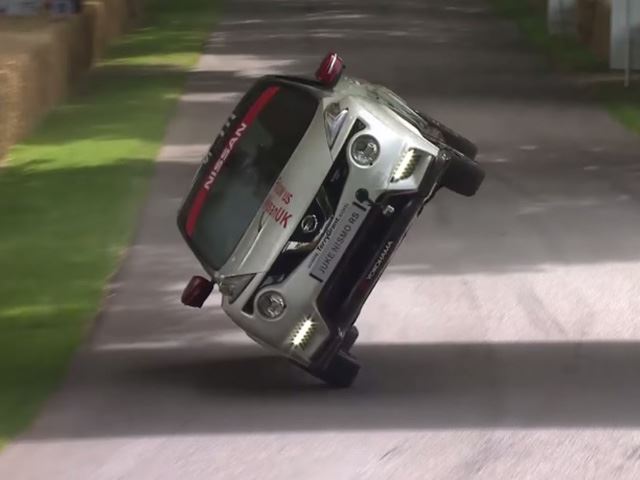 Двухколесный трюк Nissan Juke в Гудвуде